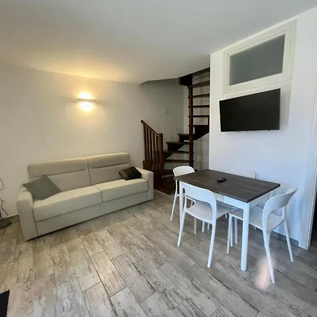 別荘 Vianova ピエトラペルトーザ